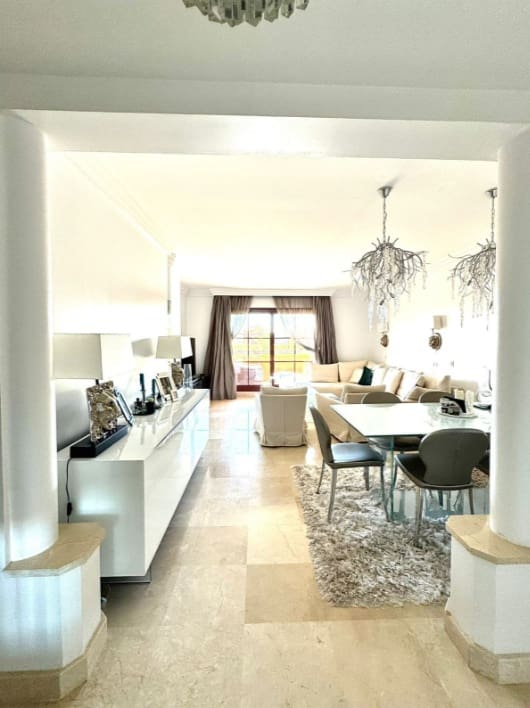 2 bedroom Apartment for rent in Benahavis with pool - € 3,000 (Ref: 9854491)