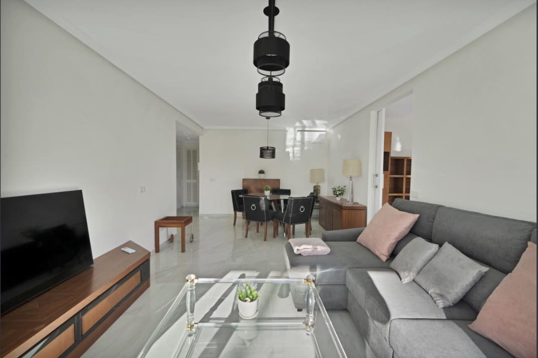 2 bedroom Apartment for rent in Rio Real with pool garage - € 2,400 (Ref: 9854498)