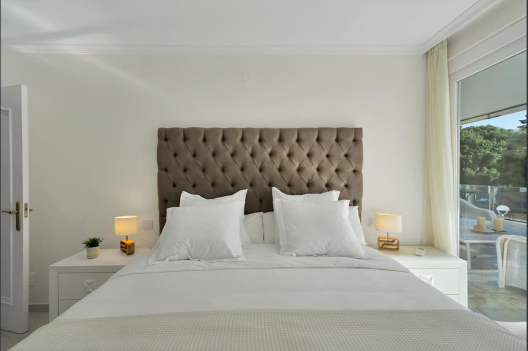 2 bedroom Apartment for rent in Rio Real with pool garage - € 2,400 (Ref: 9854498)