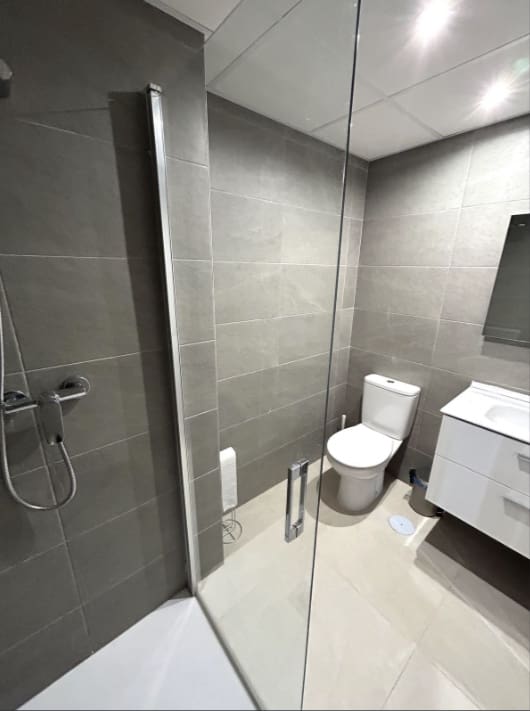 3 bedroom Apartment for rent in Fuengirola with pool garage - € 1,950 (Ref: 9854508)