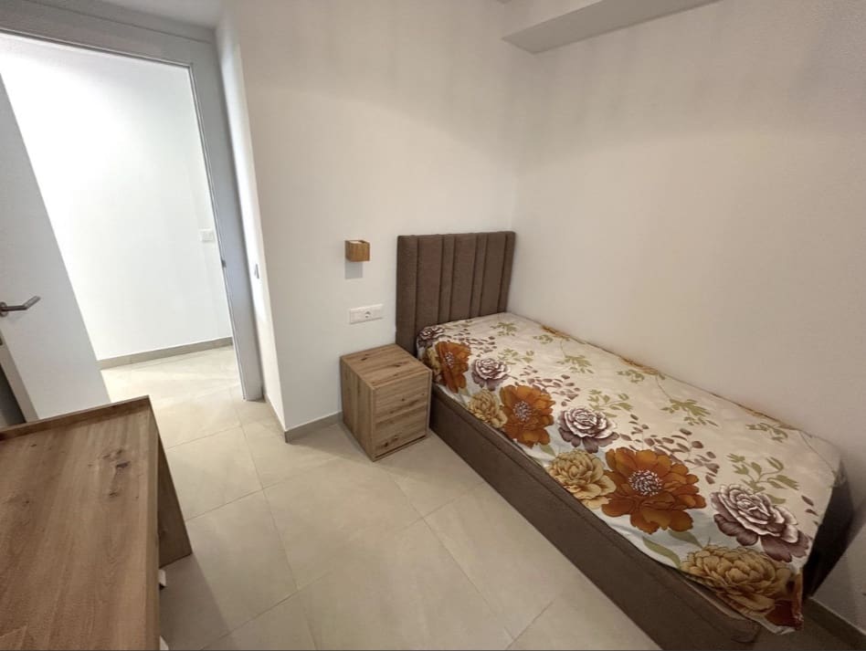 3 bedroom Apartment for rent in Fuengirola with pool garage - € 1,950 (Ref: 9854508)