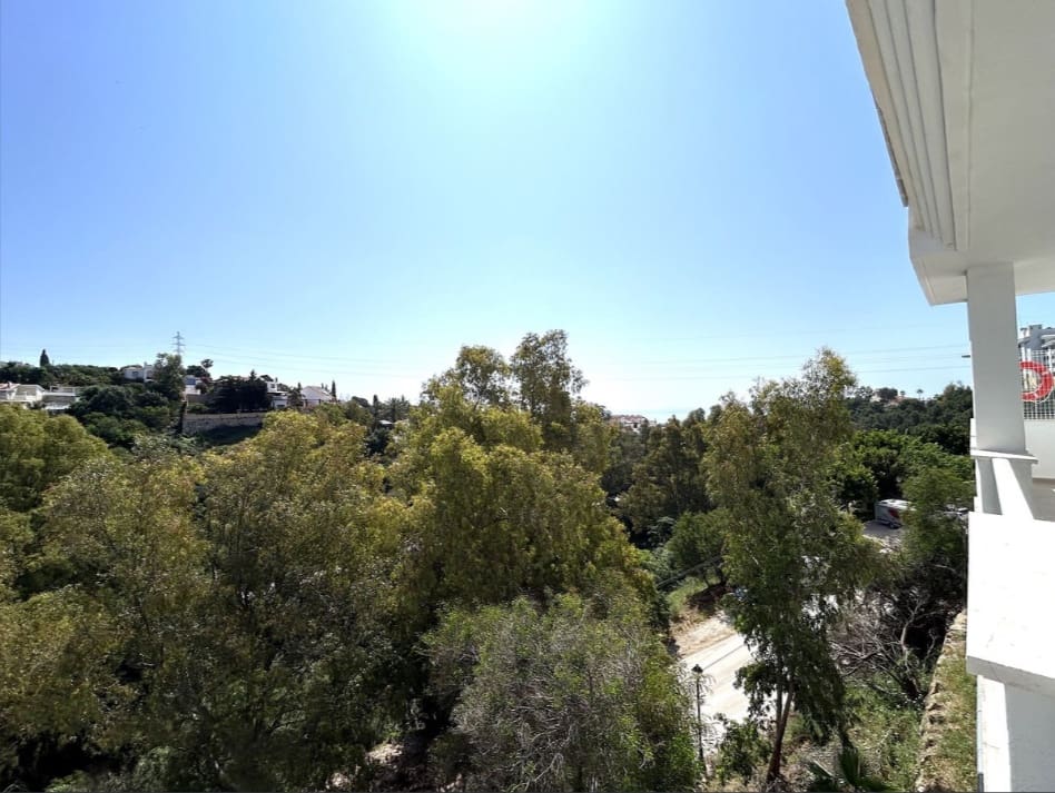 3 bedroom Apartment for rent in Fuengirola with pool garage - € 1,950 (Ref: 9854508)