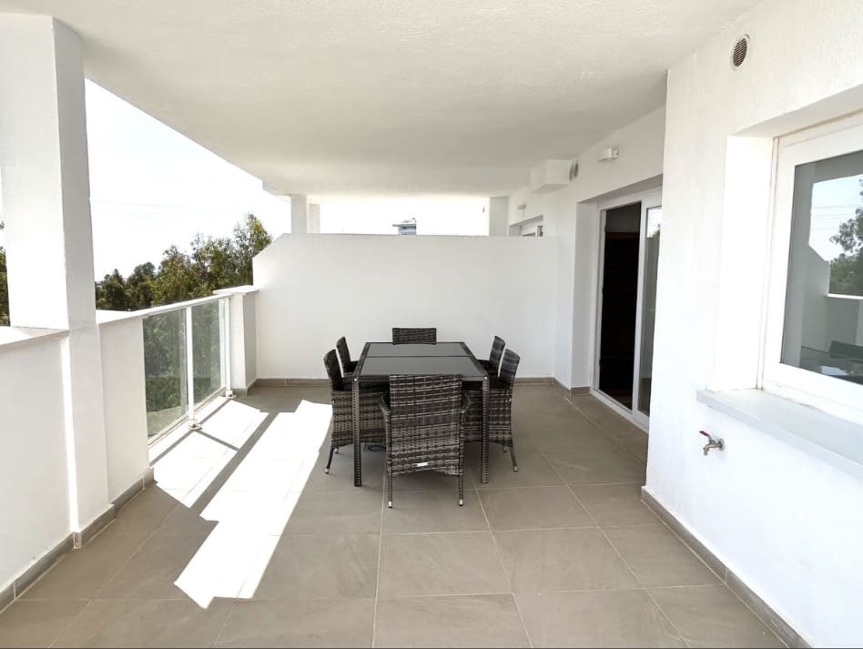 3 bedroom Apartment for rent in Fuengirola with pool garage - € 1,950 (Ref: 9854508)
