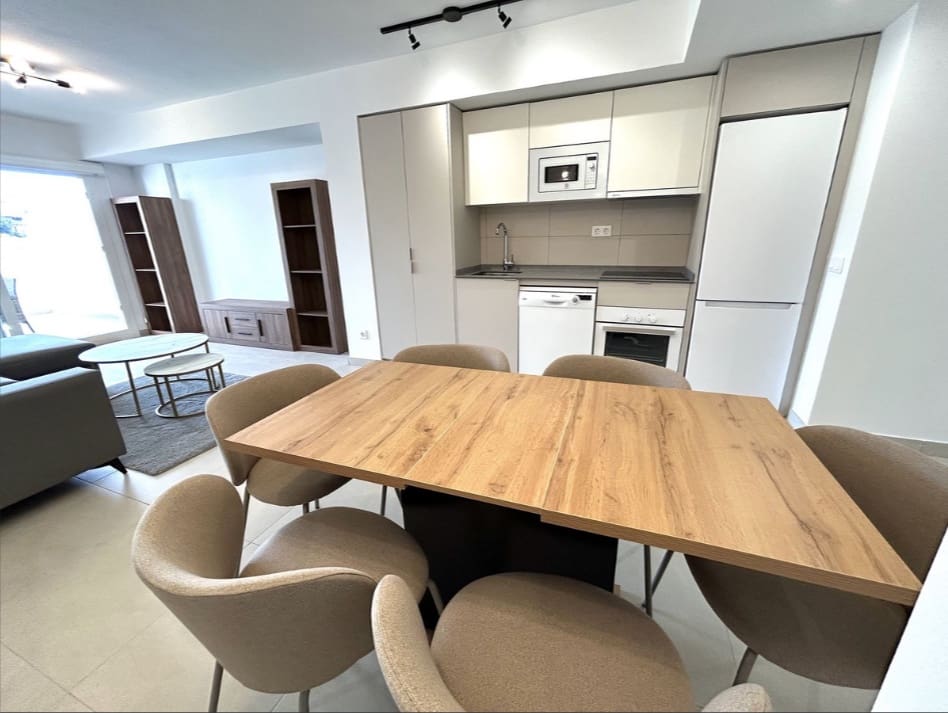 3 bedroom Apartment for rent in Fuengirola with pool garage - € 1,950 (Ref: 9854508)