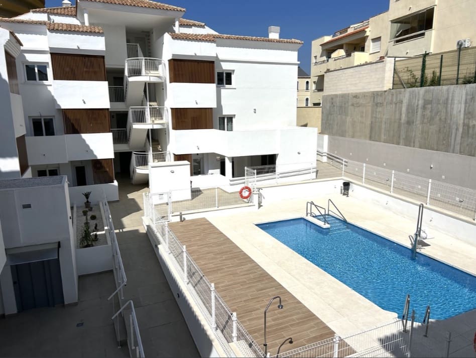 3 bedroom Apartment for rent in Fuengirola with pool garage - € 1,950 (Ref: 9854508)