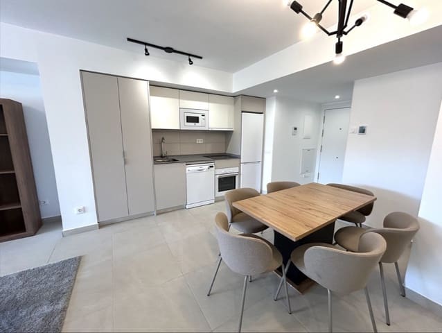 3 soveværelse Lejlighed til leje i Fuengirola med swimmingpool garage - € 1.950 (Ref: 9854508)
