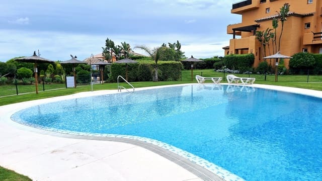 2 chambre Appartement à vendre à La Duquesa / Puerto de la Duquesa, Manilva avec piscine garage - 484 000 € (Ref: 9855946)