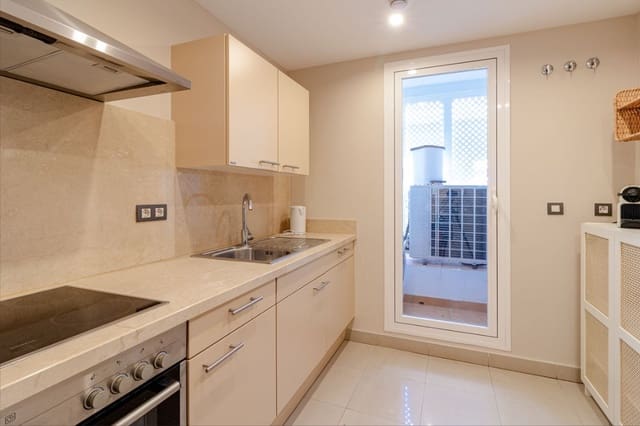 2 soverom Leilighet til salgs i El Paraiso, Estepona med svømmebasseng garasje - € 449 000 (Ref: 9855978)