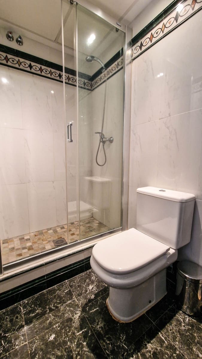 3 soveværelse Penthouse til salg i La Duquesa / Puerto de la Duquesa med swimmingpool - € 375.000 (Ref: 9856004)