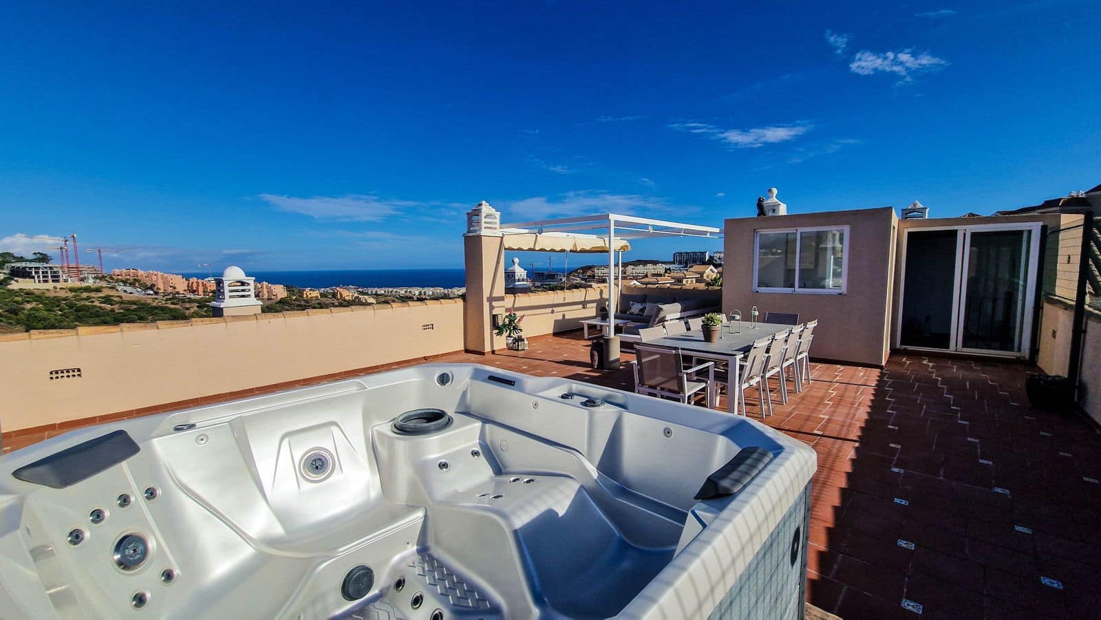 3 soveværelse Penthouse til salg i La Duquesa / Puerto de la Duquesa med swimmingpool - € 375.000 (Ref: 9856004)