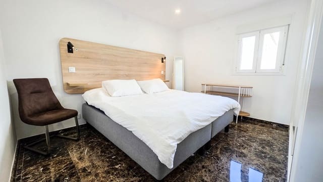 2 chambre Appartement à vendre à La Duquesa / Puerto de la Duquesa, Manilva avec piscine garage - 395 000 € (Ref: 9856086)