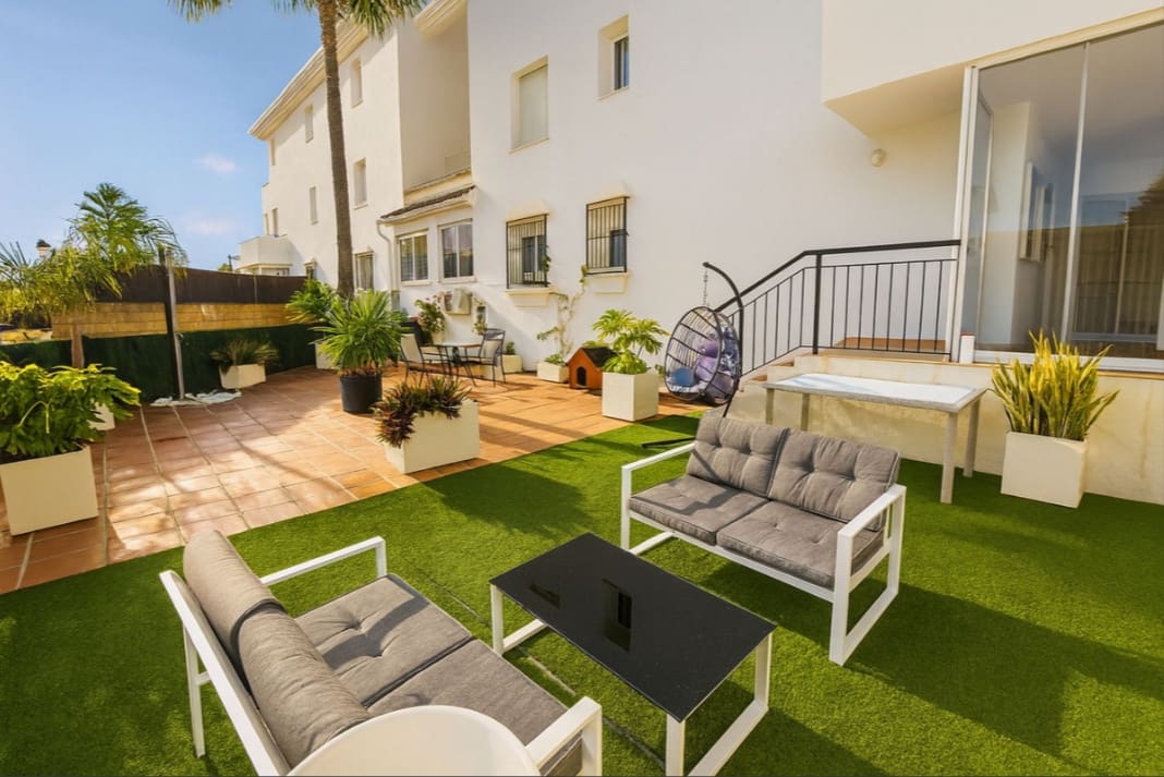 2 quarto Apartamento para venda em La Duquesa / Puerto de la Duquesa com piscina garagem - 349 950 € (Ref: 9856092)