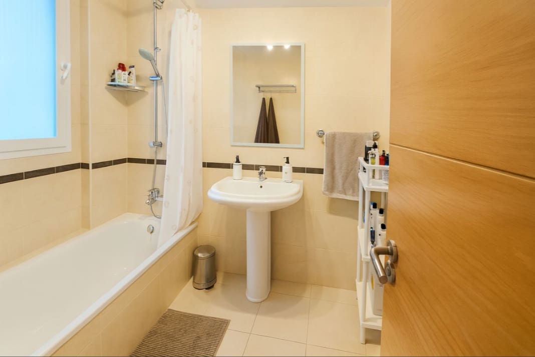 2 quarto Apartamento para venda em La Duquesa / Puerto de la Duquesa com piscina garagem - 349 950 € (Ref: 9856092)