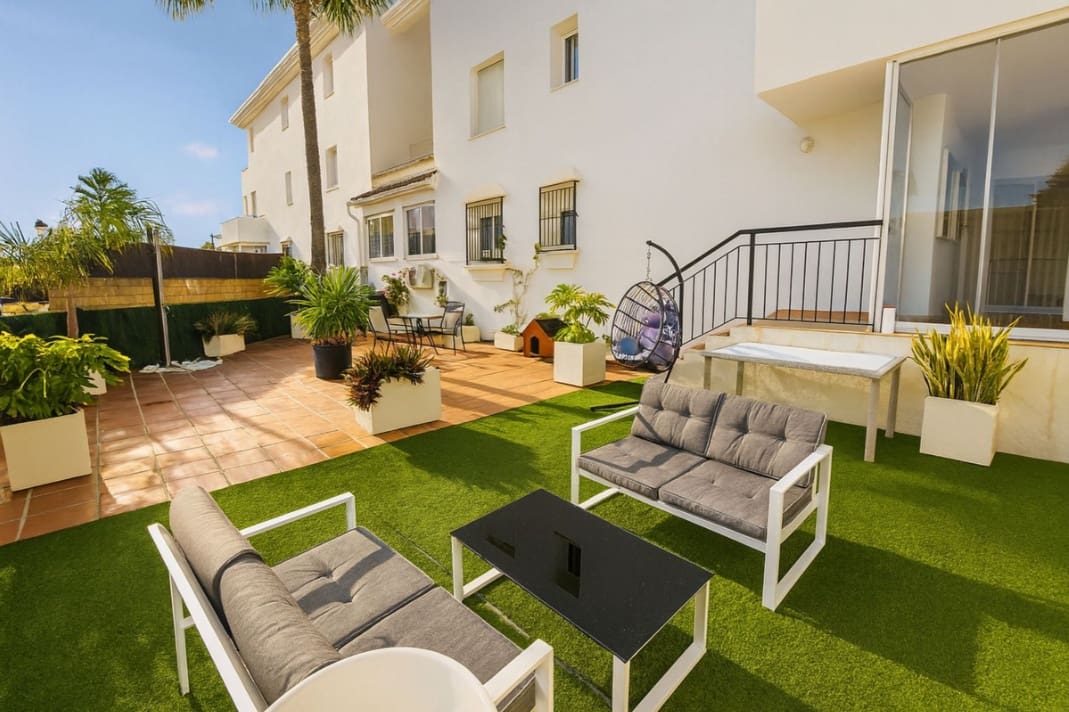 2 quarto Apartamento para venda em La Duquesa / Puerto de la Duquesa com piscina garagem - 349 950 € (Ref: 9856092)