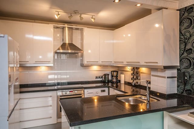 2 Zimmer Apartment zu verkaufen in Calahonda, Mijas mit Pool - 314.950 € (Ref: 9856095)