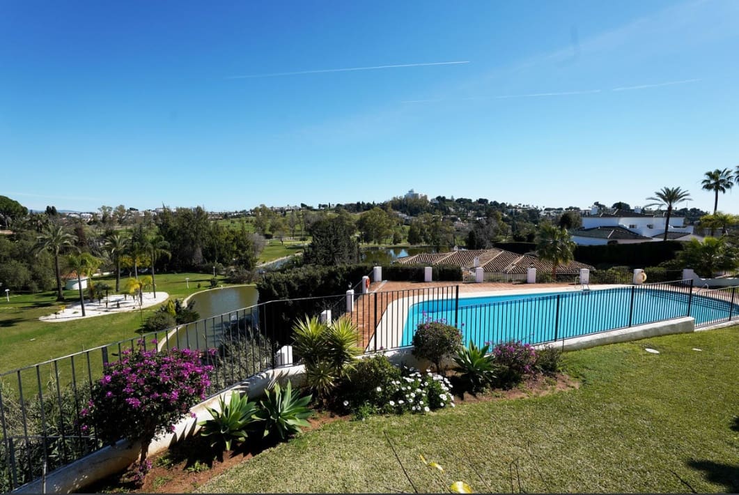 2 sovrum Lägenhet till salu i El Paraiso med pool garage - 420 000 € (Ref: 9856099)