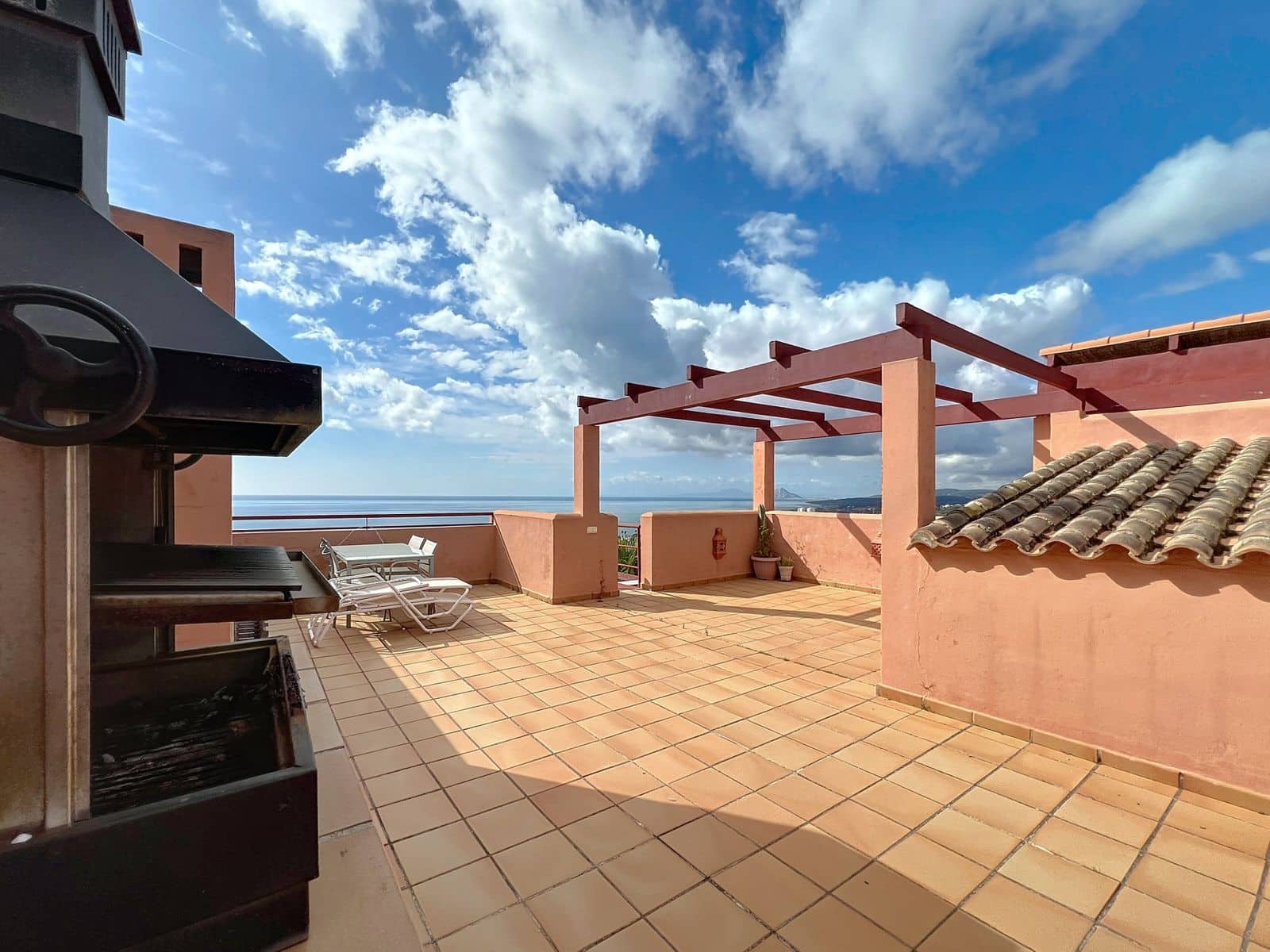 2 sypialnia Penthouse na sprzedaż w Manilva z basenem garażem - 415 000 € (Ref: 9856100)