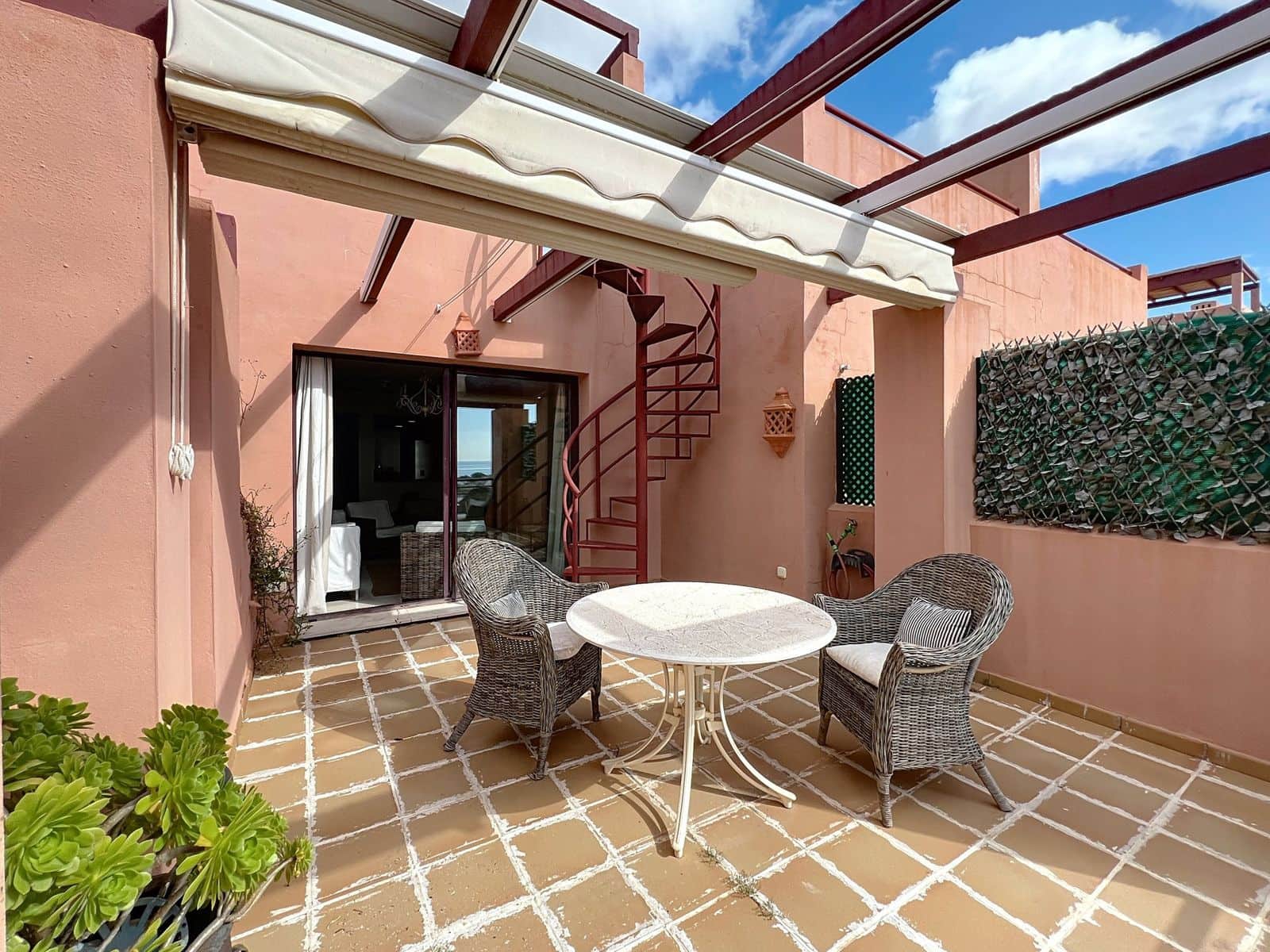 2 sypialnia Penthouse na sprzedaż w Manilva z basenem garażem - 415 000 € (Ref: 9856100)