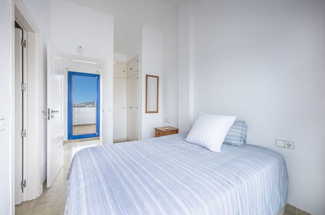 2 soverom Penthouse til salgs i La Duquesa / Puerto de la Duquesa, Manilva med svømmebasseng - € 260 000 (Ref: 9856101)