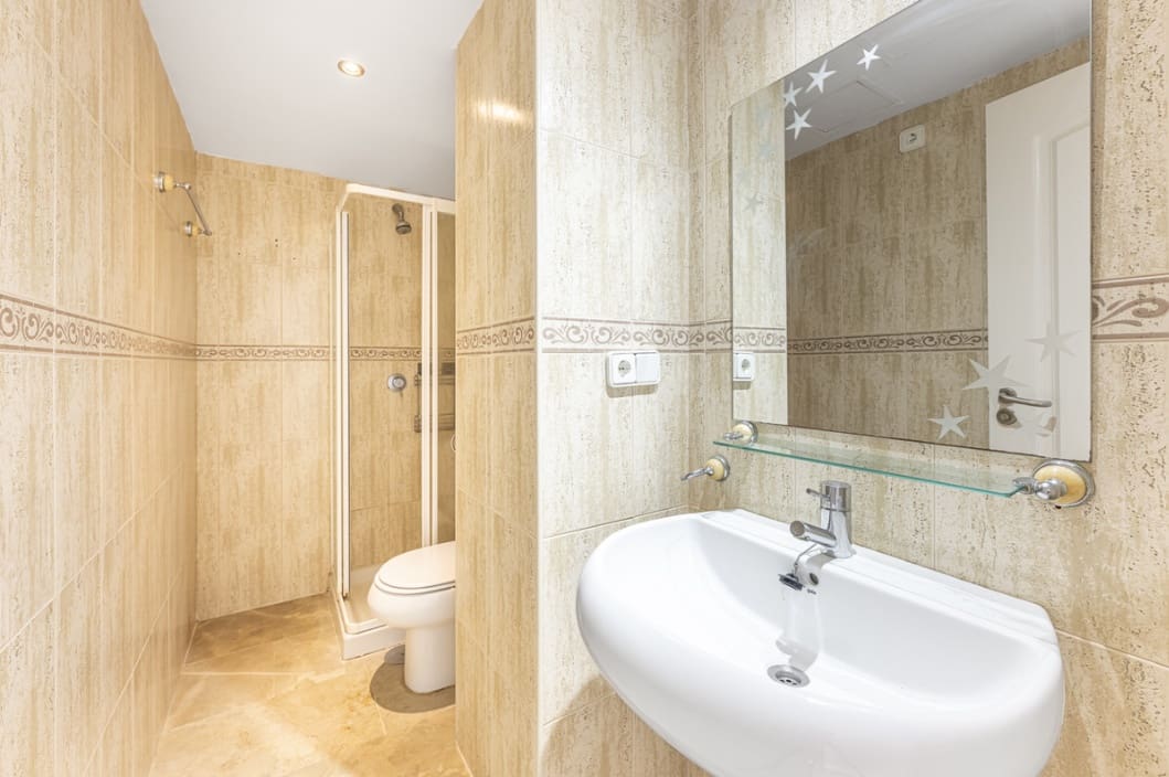 2 soveværelse Penthouse til salg i La Duquesa / Puerto de la Duquesa med swimmingpool - € 260.000 (Ref: 9856101)