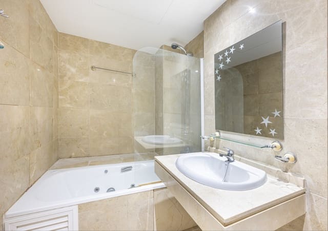2 soverom Penthouse til salgs i La Duquesa / Puerto de la Duquesa, Manilva med svømmebasseng - € 260 000 (Ref: 9856101)