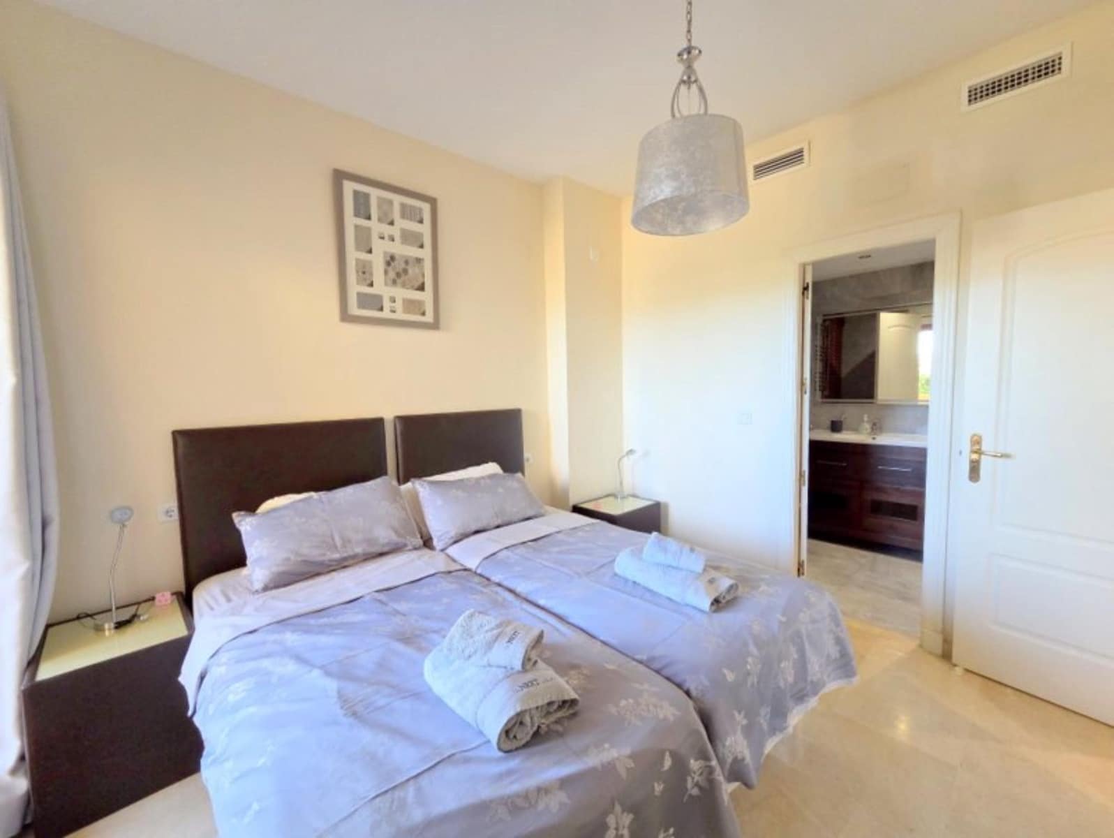 2 soverom Leilighet til salgs i La Duquesa / Puerto de la Duquesa med svømmebasseng - € 265 000 (Ref: 9856105)