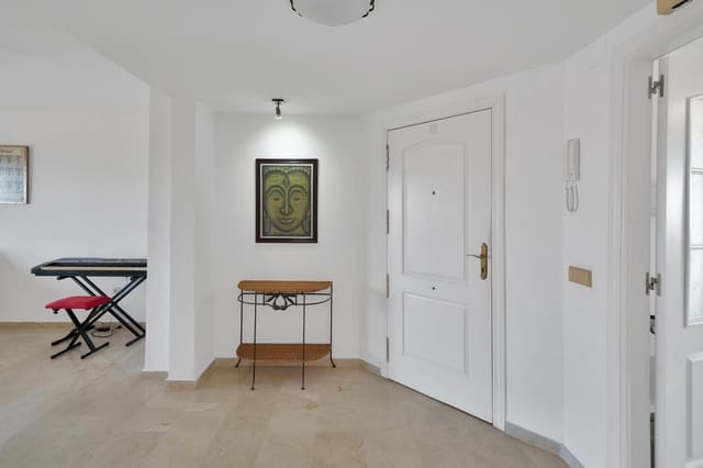2 soverom Penthouse til salgs i Estepona med svømmebasseng garasje - € 365 000 (Ref: 9857729)