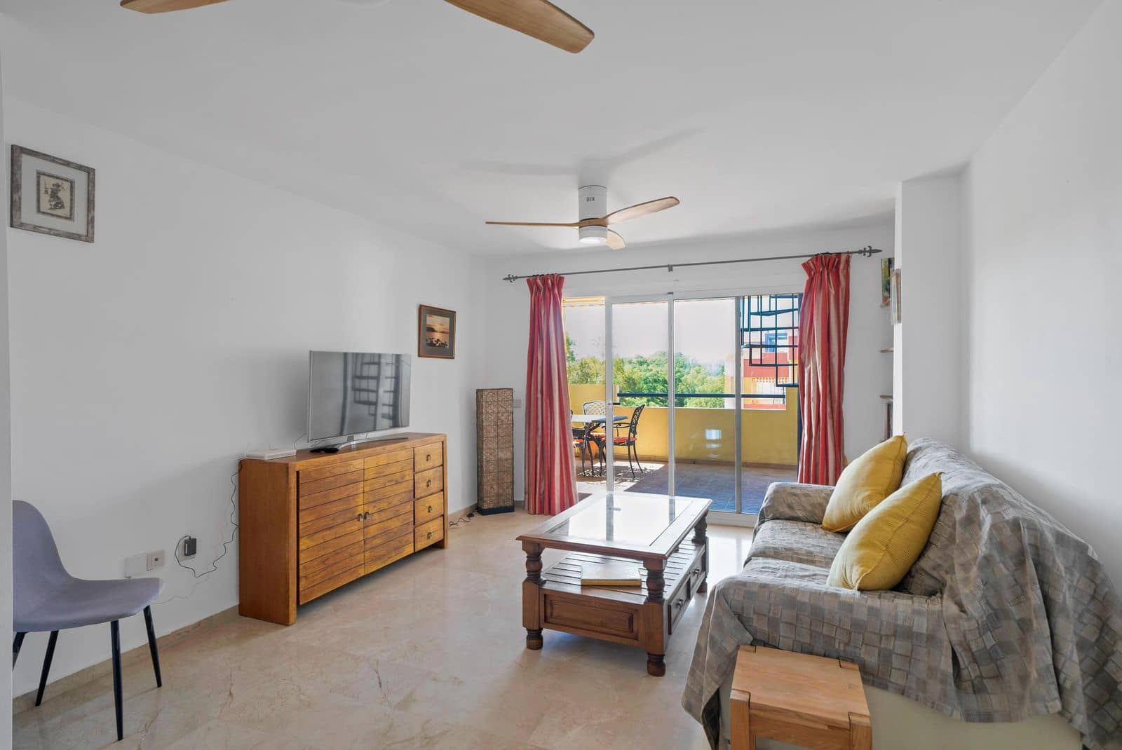 2 soverom Penthouse til salgs i Estepona med svømmebasseng garasje - € 365 000 (Ref: 9857729)