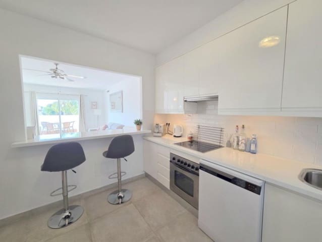 2 chambre Appartement à vendre à La Duquesa / Puerto de la Duquesa, Manilva avec piscine garage - 279 000 € (Ref: 9857739)