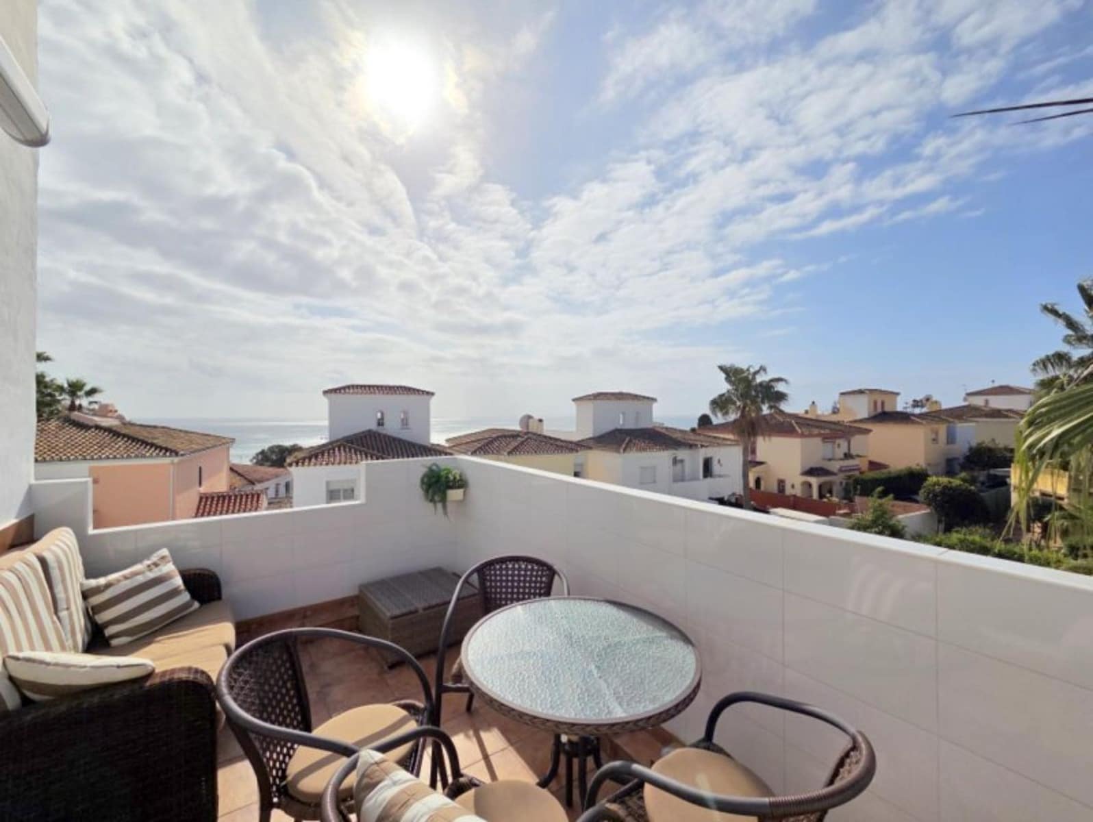 2 chambre Appartement à vendre à La Duquesa / Puerto de la Duquesa avec piscine garage - 279 000 € (Ref: 9857739)