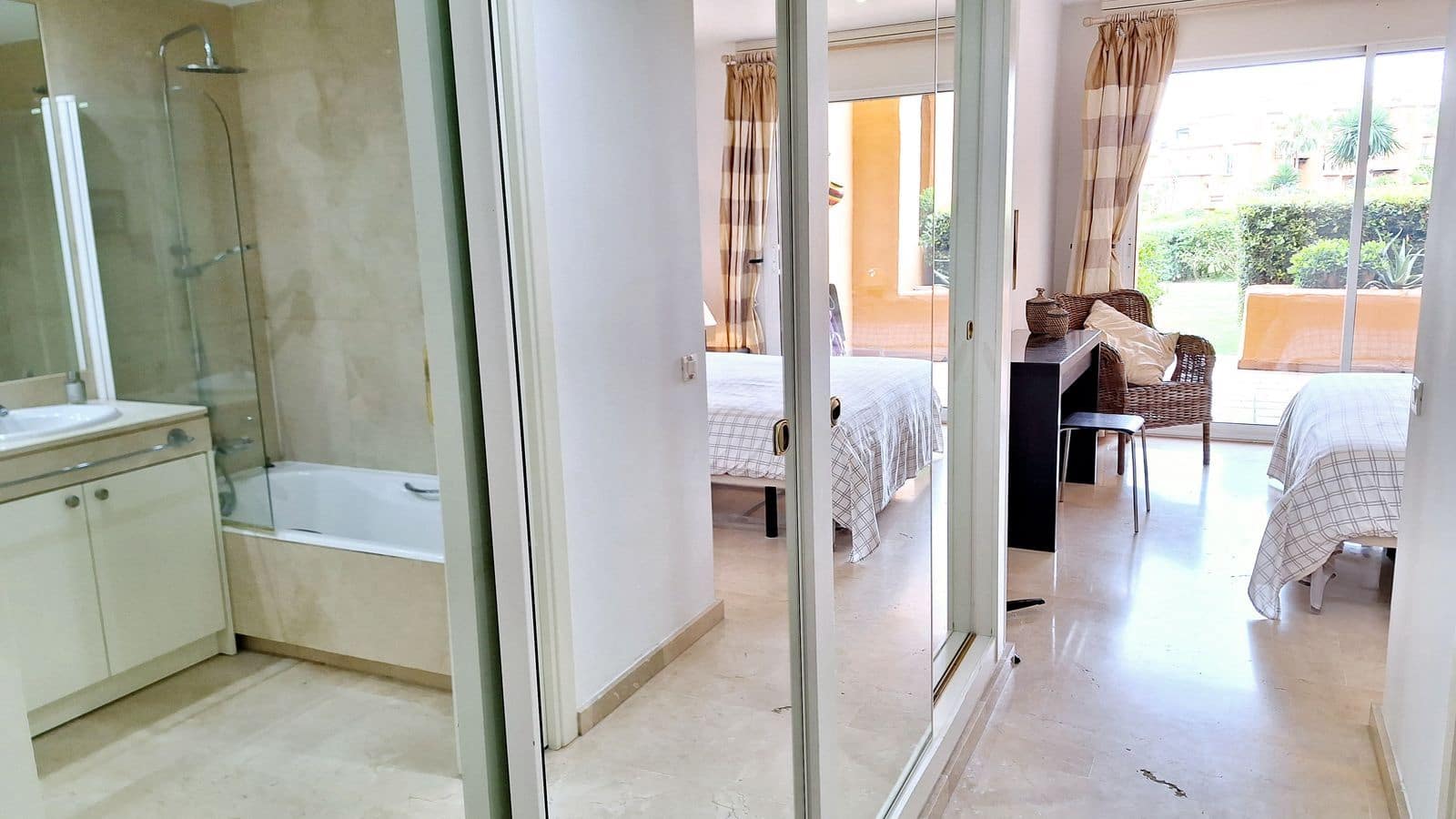 2 chambre Appartement à vendre à La Duquesa / Puerto de la Duquesa avec piscine garage - 484 000 € (Ref: 9858278)