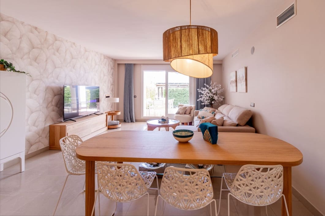 2 soverom Leilighet til salgs i El Paraiso med svømmebasseng garasje - € 449 000 (Ref: 9858342)