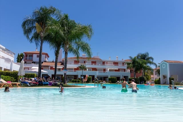 2 soverom Leilighet til salgs i El Paraiso, Estepona med svømmebasseng garasje - € 449 000 (Ref: 9858342)