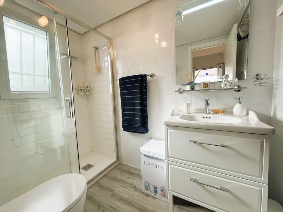 2 chambre Penthouse à vendre à La Duquesa / Puerto de la Duquesa - 330 000 € (Ref: 9858350)