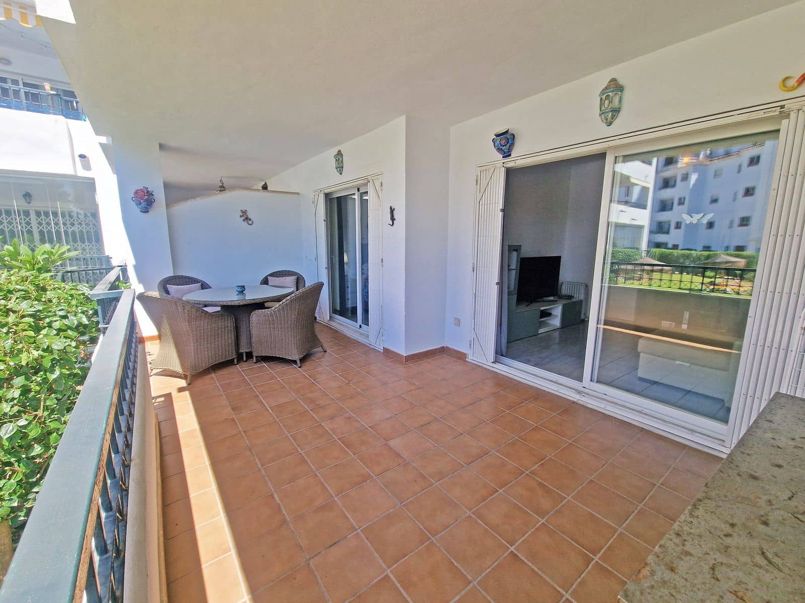 2 bedroom Apartment for sale in Calahonda with pool garage - € 330,000 (Ref: 9858363)