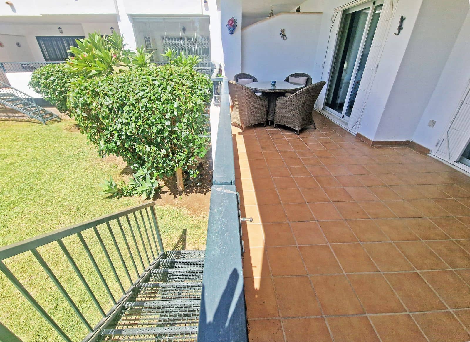 2 bedroom Apartment for sale in Calahonda with pool garage - € 330,000 (Ref: 9858363)