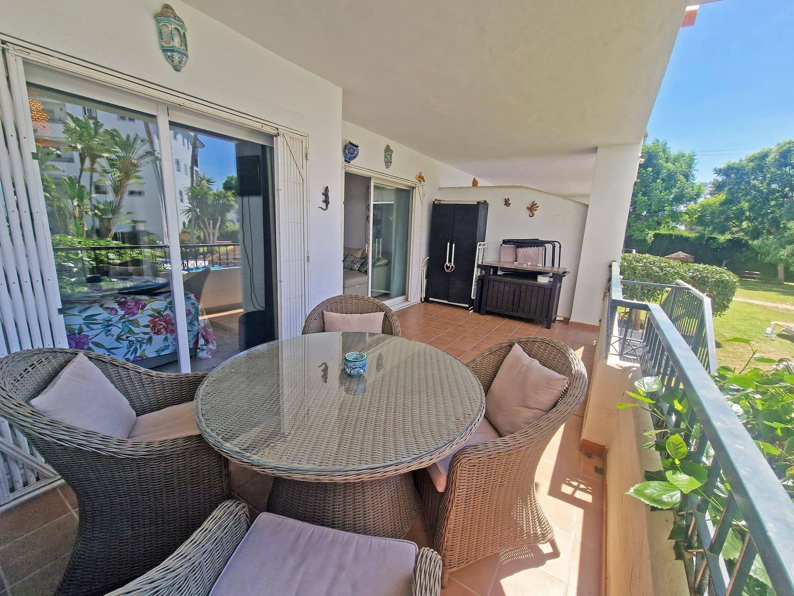 2 bedroom Apartment for sale in Calahonda with pool garage - € 330,000 (Ref: 9858363)
