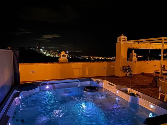 3 slaapkamer Penthouse te koop in La Duquesa / Puerto de la Duquesa, Manilva met zwembad - € 375.000 (Ref: 9858367)