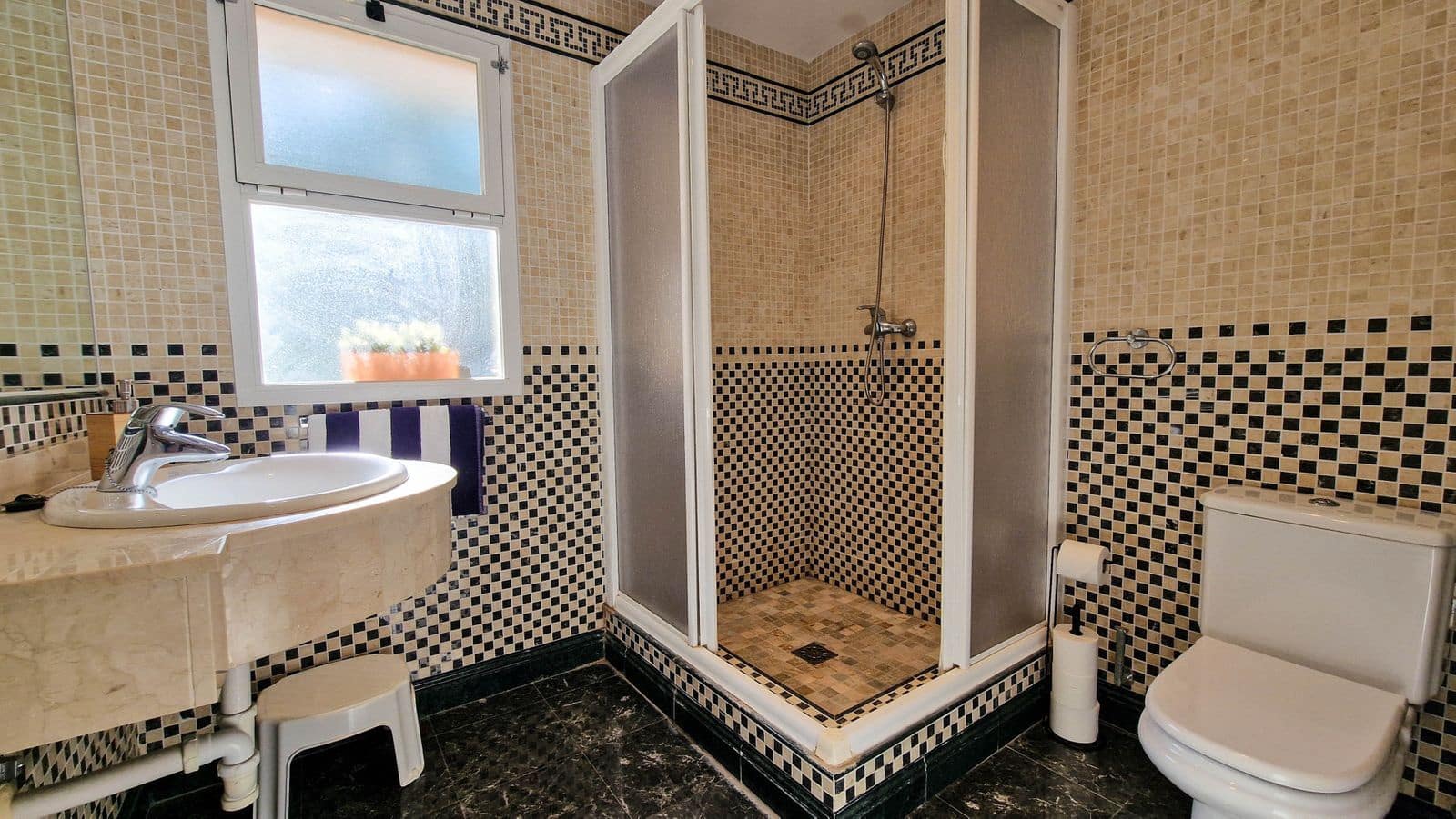 3 slaapkamer Penthouse te koop in La Duquesa / Puerto de la Duquesa met zwembad - € 375.000 (Ref: 9858367)