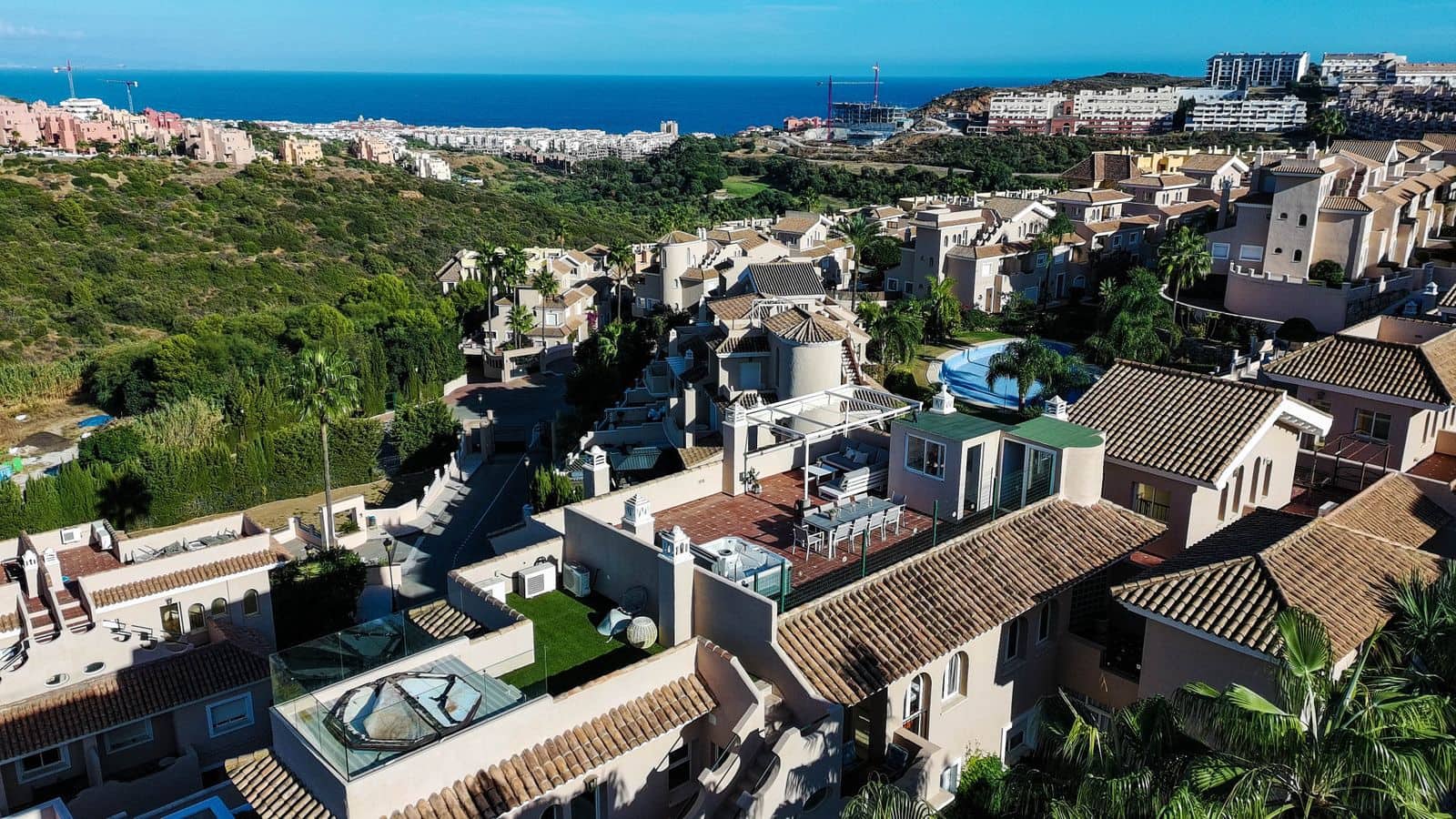 3 slaapkamer Penthouse te koop in La Duquesa / Puerto de la Duquesa met zwembad - € 375.000 (Ref: 9858367)
