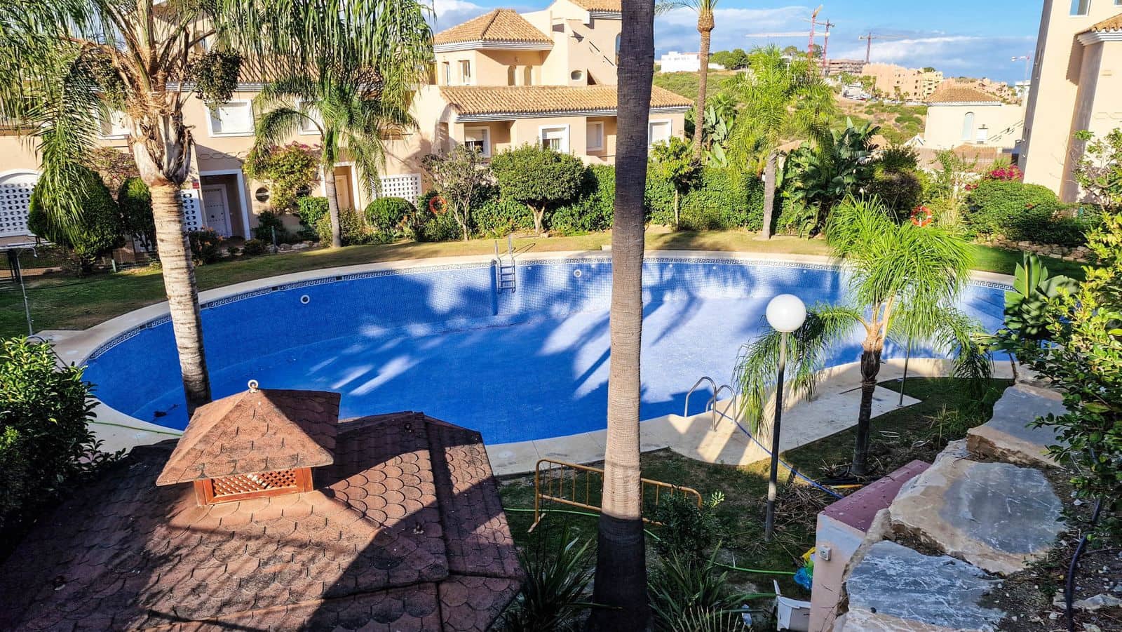 3 slaapkamer Penthouse te koop in La Duquesa / Puerto de la Duquesa met zwembad - € 375.000 (Ref: 9858367)