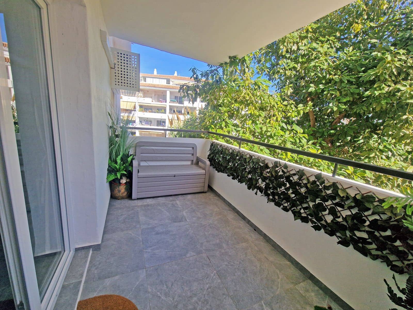 3 bedroom Apartment for sale in Calahonda with pool - € 359,000 (Ref: 9858371)