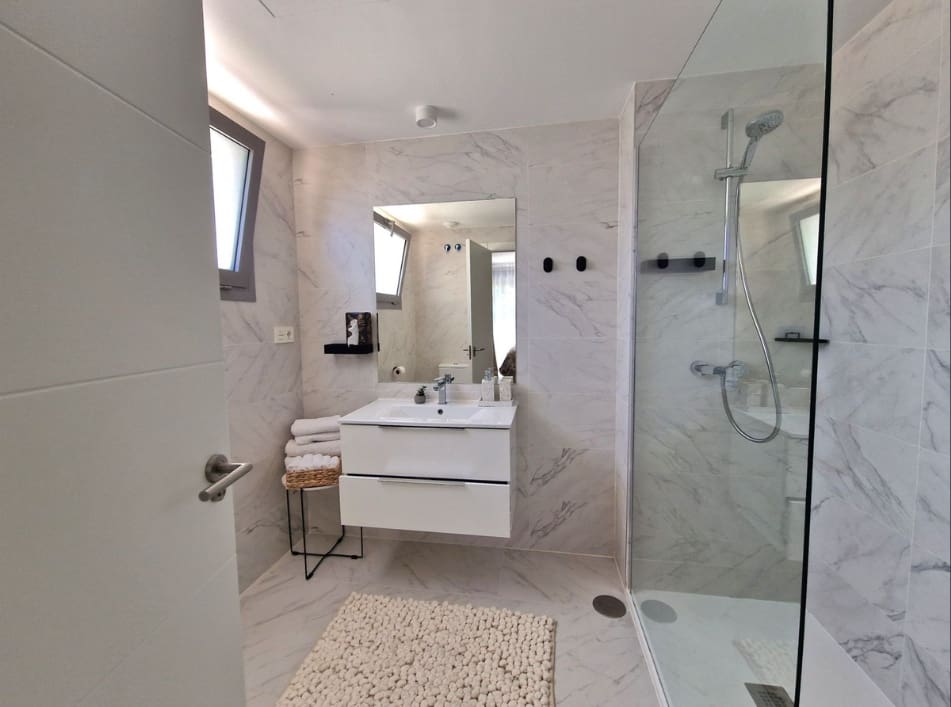 2 soverom Leilighet til leie i Mijas med svømmebasseng garasje - € 2 500 (Ref: 9858734)