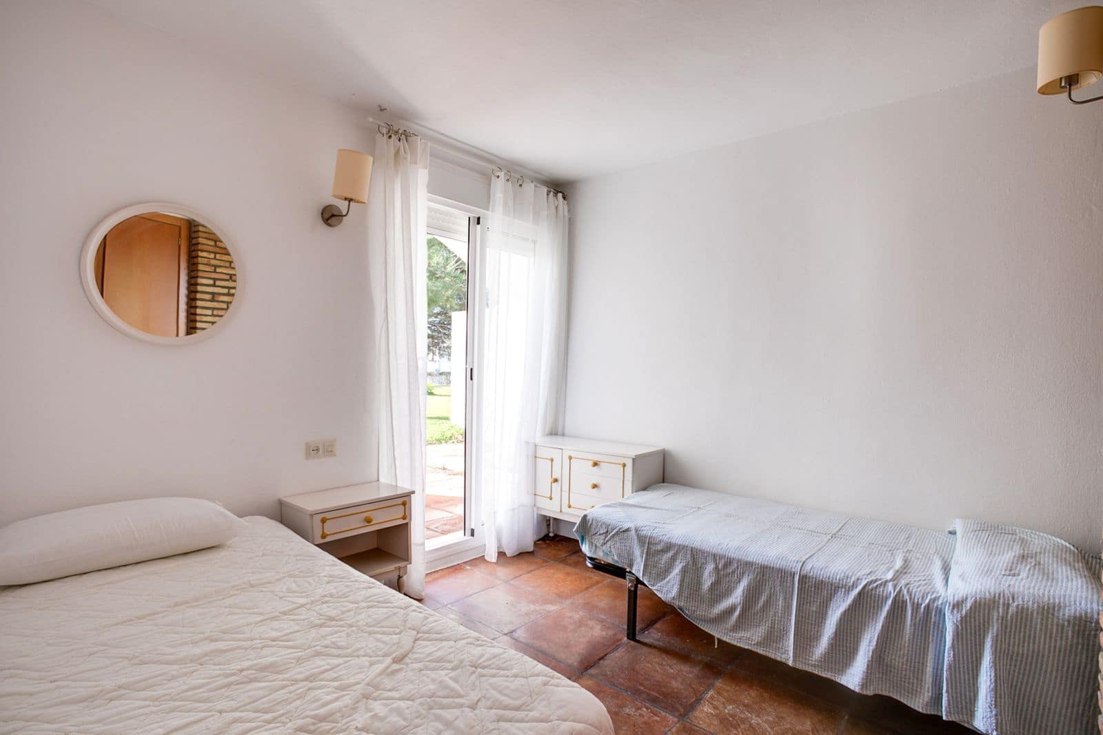 3 quarto Moradia Geminada para venda em Estepona com piscina garagem - 499 000 € (Ref: 9859702)