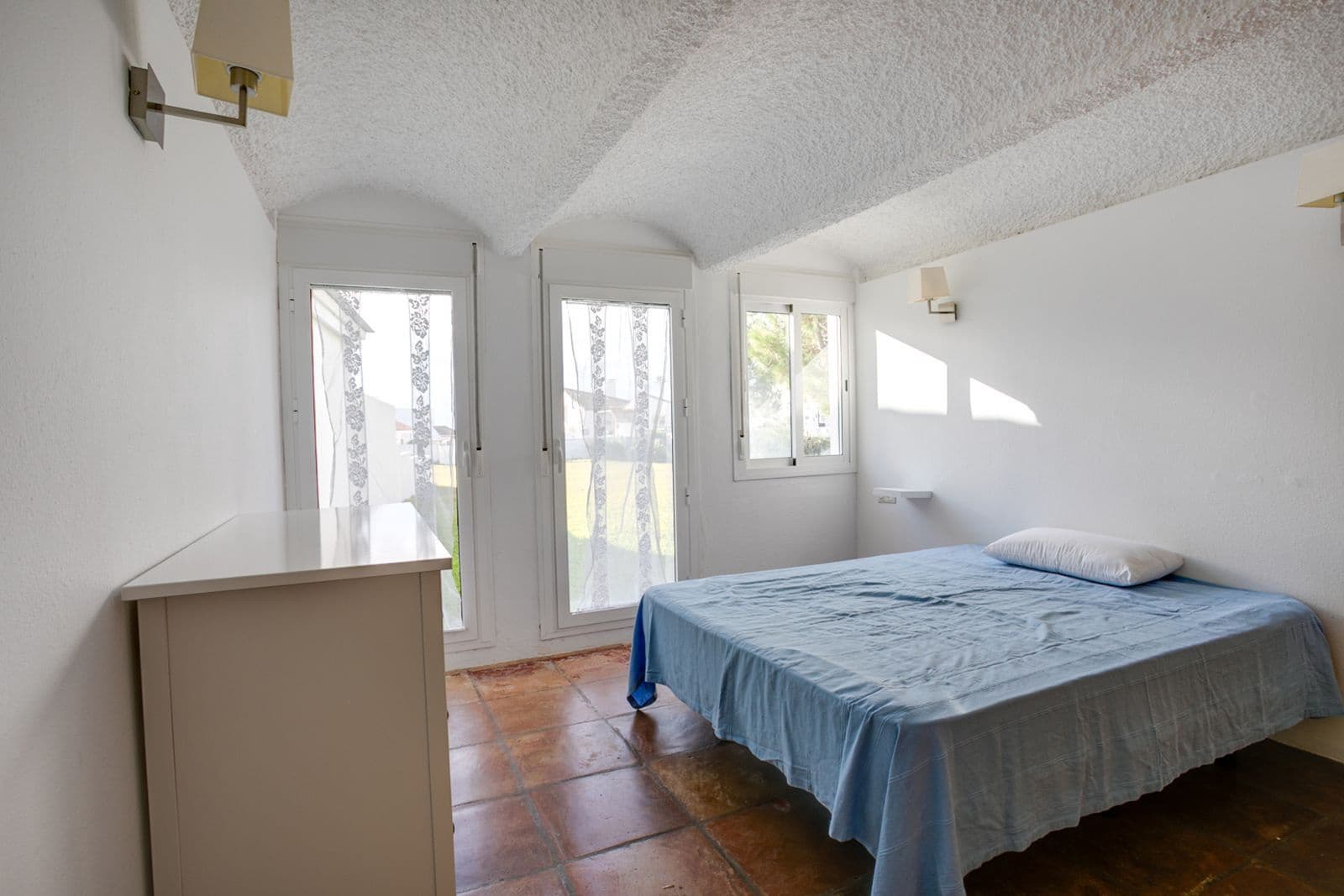 3 quarto Moradia Geminada para venda em Estepona com piscina garagem - 499 000 € (Ref: 9859702)