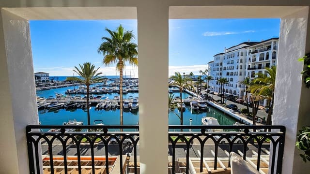 2 slaapkamer Appartement te koop in La Duquesa / Puerto de la Duquesa, Manilva met garage - € 395.000 (Ref: 9859753)
