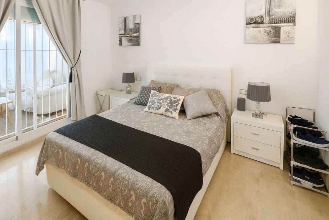 2 slaapkamer Appartement te koop in La Duquesa / Puerto de la Duquesa met zwembad garage - € 349.950 (Ref: 9859883)