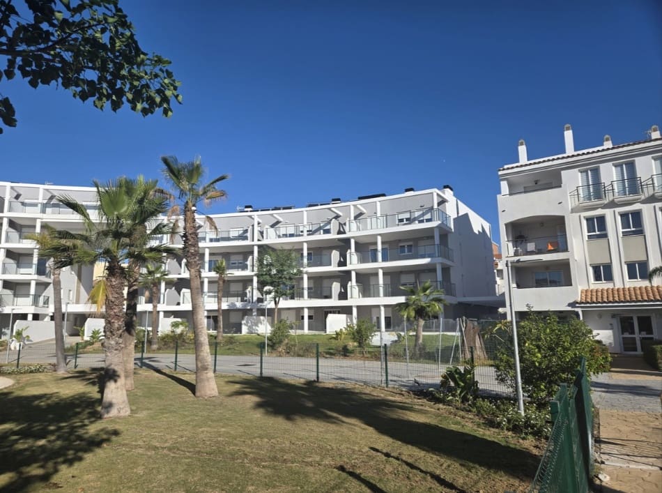 2 slaapkamer Appartement te koop in La Duquesa / Puerto de la Duquesa met zwembad garage - € 349.950 (Ref: 9859883)