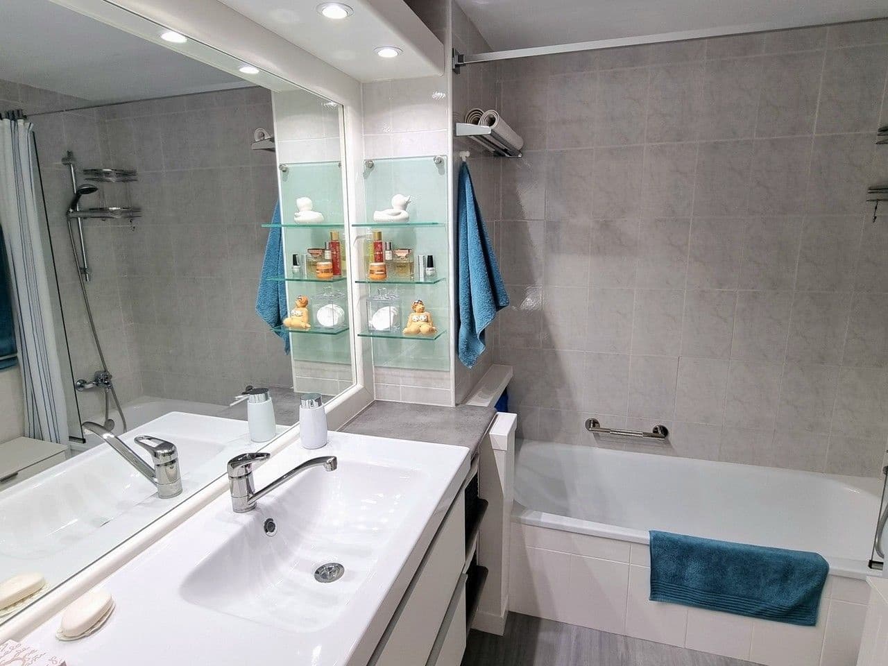 2 bedroom Apartment for sale in Calahonda with pool garage - € 330,000 (Ref: 9860002)