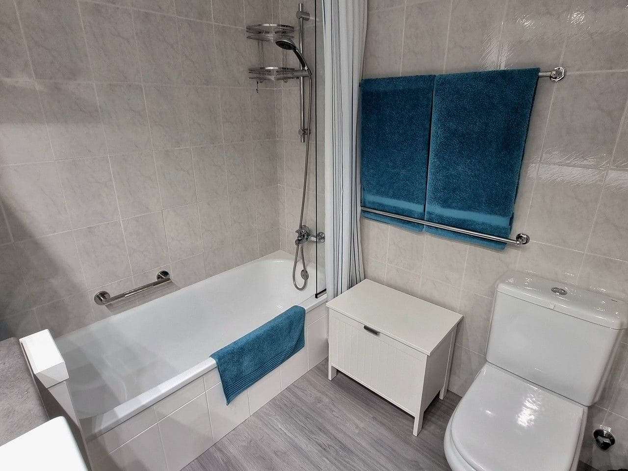 2 bedroom Apartment for sale in Calahonda with pool garage - € 330,000 (Ref: 9860002)